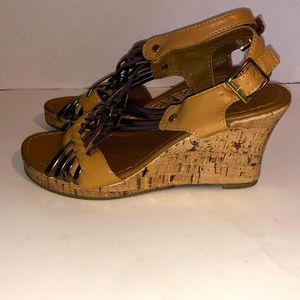 385 Fifth wedge sandals size 7